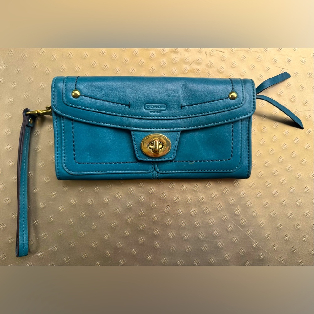 Coach Archive vintage green-blue leather Hampton Lindsey Turnlock wristlet